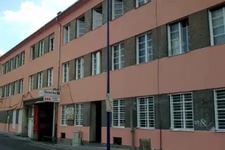 Új típusú munkásszállókkal küzdenének a munkaerőhiány ellen