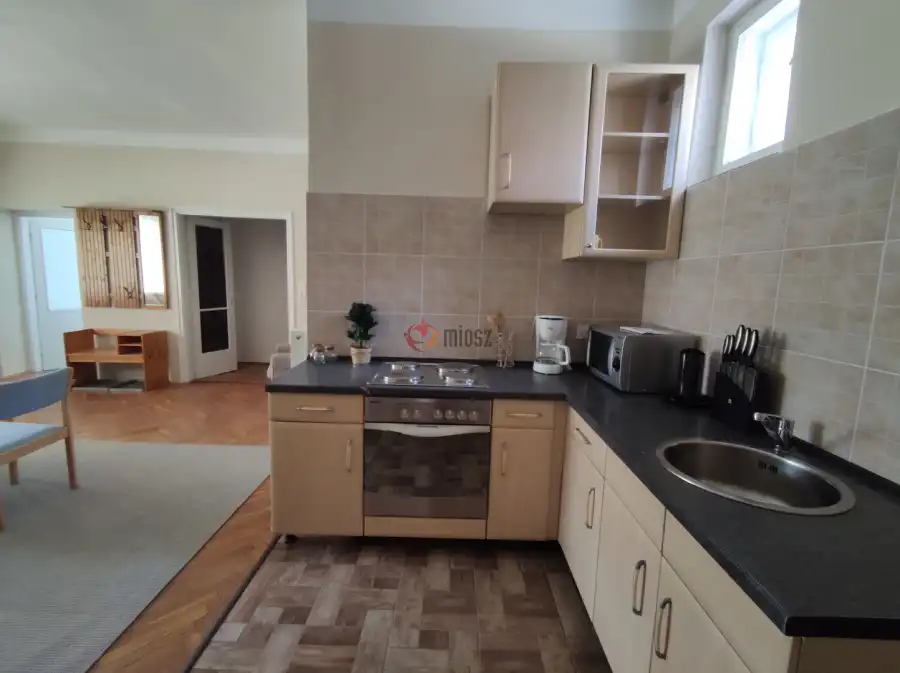 Albérlet, kiadó családi ház, Paks