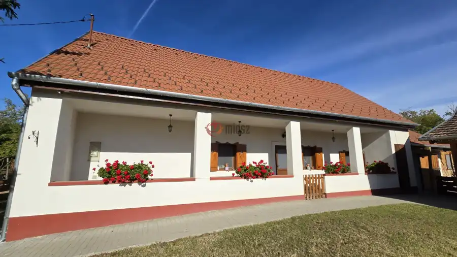 Albérlet, kiadó családi ház, Paks
