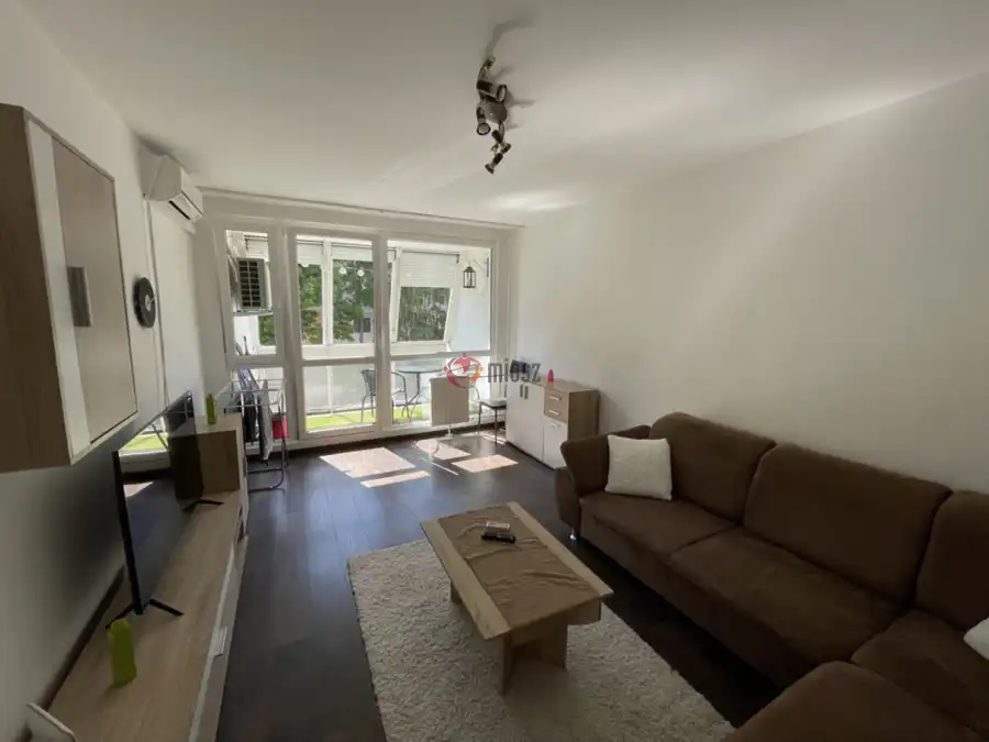 Albérlet, kiadó panellakás, Paks