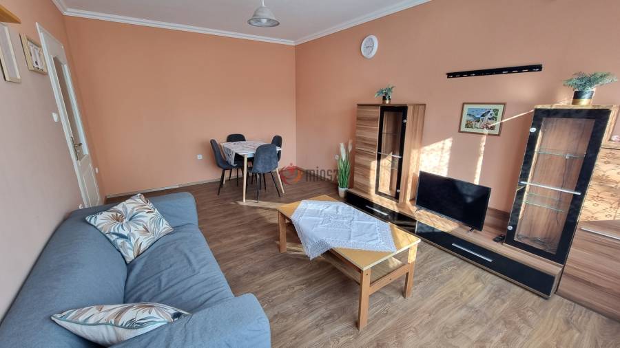 Albérlet, kiadó panellakás, Paks