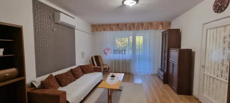 Albérlet, kiadó panellakás, Paks