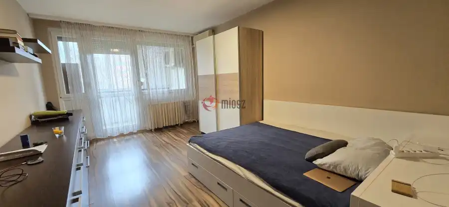Albérlet, kiadó panellakás, Paks
