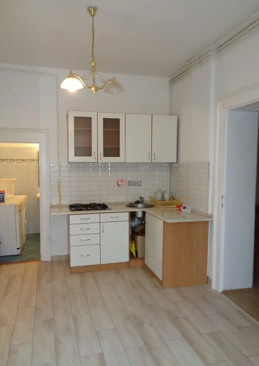 Albérlet, kiadó téglalakás, Vác