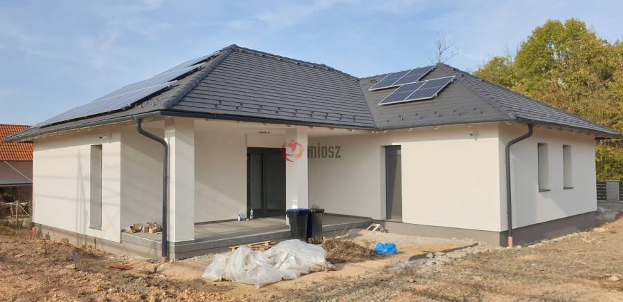 Albérlet, kiadó újépítésű családi ház, Paks