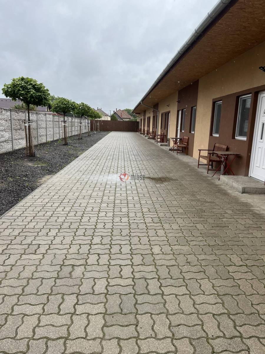 Albérlet, kiadó újépítésű sorház, Tura