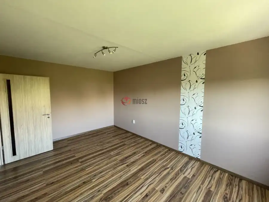 Albérlet, kiadó újszerű panellakás, Paks
