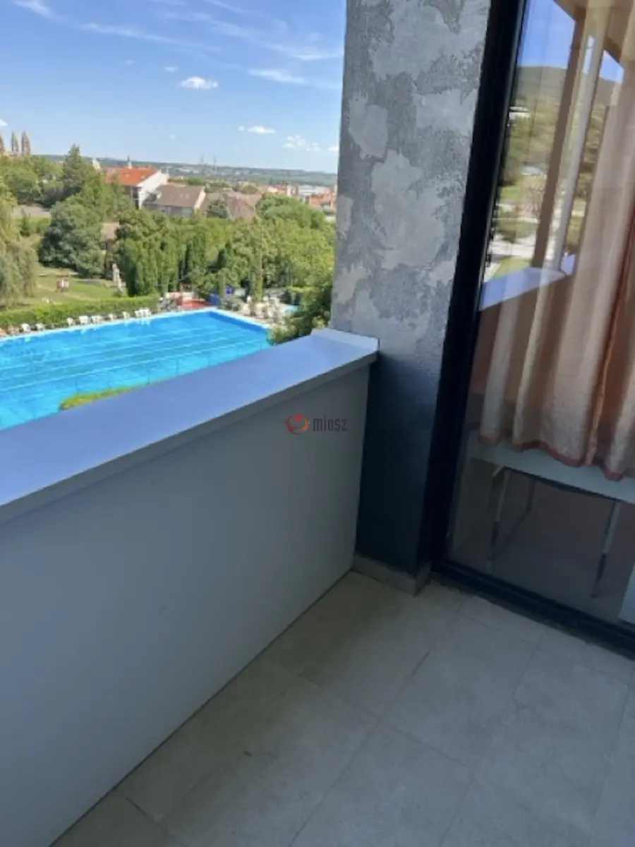 Albérlet, kiadó újszerű téglalakás, Pécs
