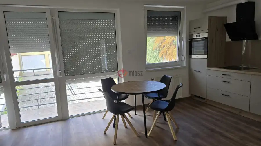 Albérlet, kiadó újszerű téglalakás, Pécs