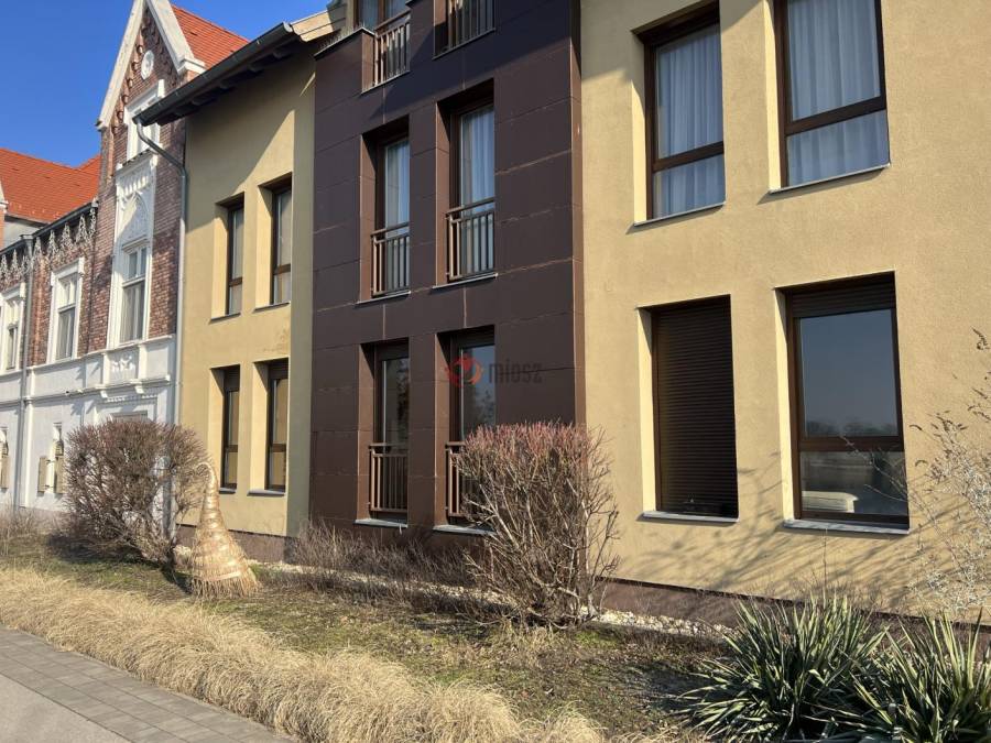 Albérlet, kiadó újszerű téglalakás, Tata