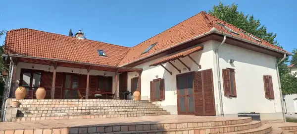 Kiadó családi ház, Budaörs 8 szoba 400 m² 848 E Ft/hó