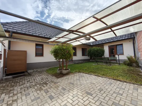 Kiadó családi ház, Esztergom 2 szoba 117 m² 290 E Ft/hó