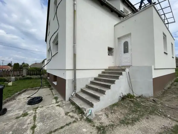 Kiadó családi ház, Kecskéd 7 szoba 311 m² 500 E Ft/hó