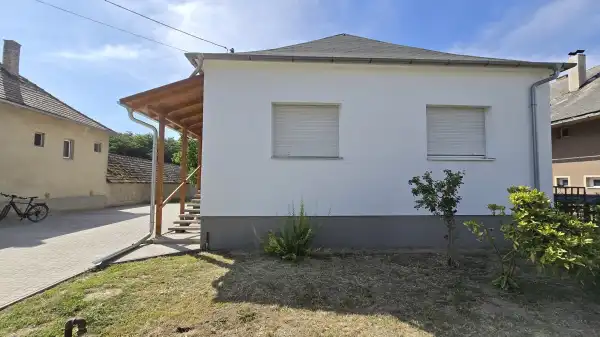 Kiadó családi ház, Németkér 4 szoba 142 m² 400 E Ft/hó
