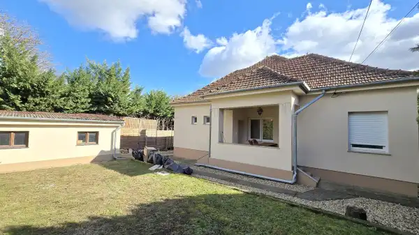 Kiadó családi ház, Paks 3 szoba 100 m² 400 E Ft/hó