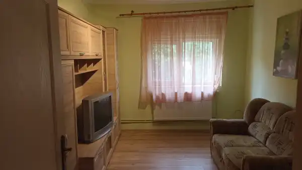 Kiadó családi ház, Szolnok 2 szoba 70 m² 250 E Ft/hó