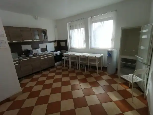 Kiadó családi ház, Vác 5+4 szoba 180 m² 700 E Ft/hó