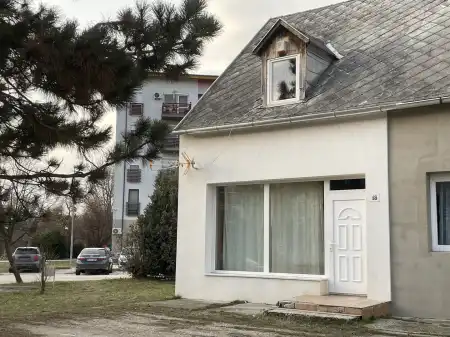 kiadó házrész, Oroszlány