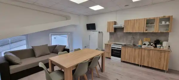Kiadó házrész, Paks 7 szoba 230 m² 1.00 M Ft/hó