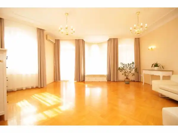 Kiadó ikerház, Budapest, III. kerület 6 szoba 250 m² 909 E Ft/hó