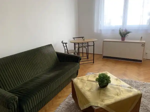 Kiadó panel lakás, Komárom 1 szoba 27 m² 140 E Ft/hó