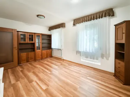 kiadó panel lakás, Paks