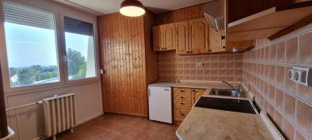 kiadó panel lakás, Paks
