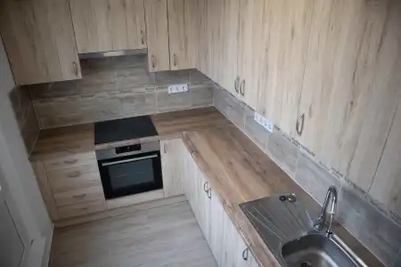 kiadó panel lakás, Szeged