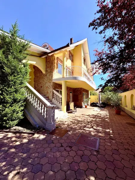 Kiadó tégla lakás, Budaörs 5 szoba 185 m² 600 E Ft/hó