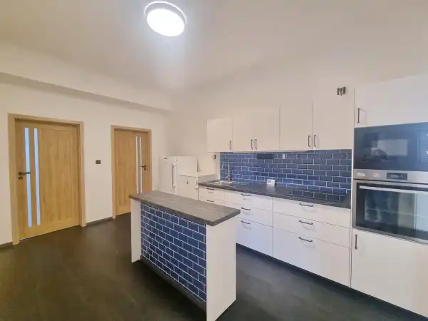 Kiadó tégla lakás, Budapest, IX. kerület 3 szoba 110 m² 600 E Ft/hó