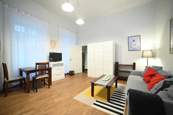 Kiadó tégla lakás, Budapest, V. kerület 2 szoba 43 m² 240 E Ft/hó