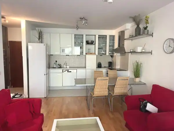 Kiadó tégla lakás, Budapest, VI. kerület 2 szoba 50 m² 302 E Ft/hó