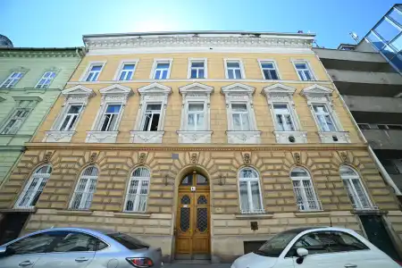 Kiadó tégla lakás, Budapest, VI. kerület 1+1 szoba 32 m² 200 E Ft/hó