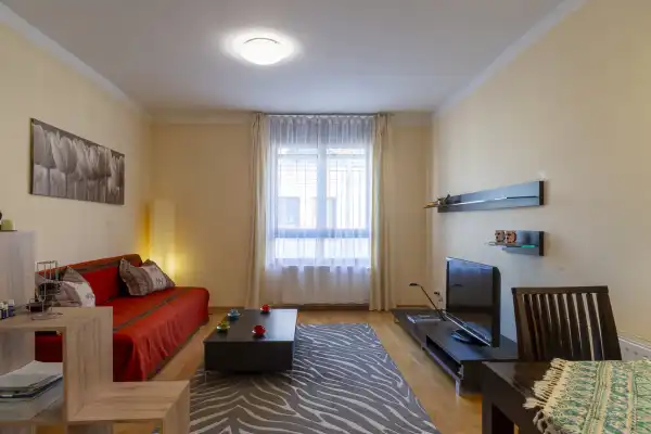 Kiadó tégla lakás, Budapest, VI. kerület 2 szoba 46 m² 280 E Ft/hó