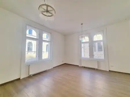 Kiadó tégla lakás, Budapest, VI. kerület 2 szoba 73 m² 320 E Ft/hó