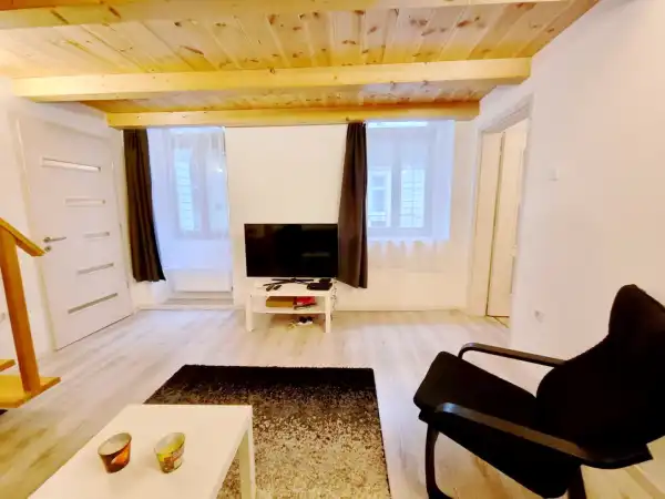 Kiadó tégla lakás, Budapest, VI. kerület 4 szoba 84 m² 350 E Ft/hó