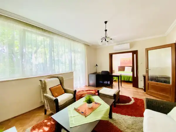 Kiadó tégla lakás, Budapest, VI. kerület 3 szoba 65 m² 400 E Ft/hó