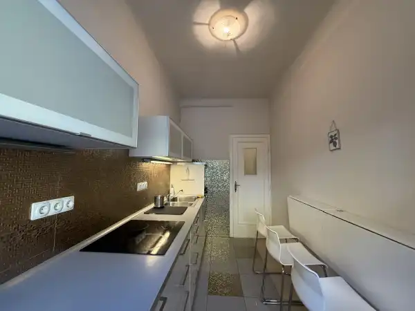 Kiadó tégla lakás, Budapest, VI. kerület 2 szoba 64 m² 380 E Ft/hó