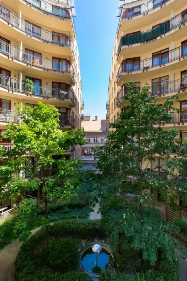 Kiadó tégla lakás, Budapest, VI. kerület 2 szoba 55 m² 376 E Ft/hó