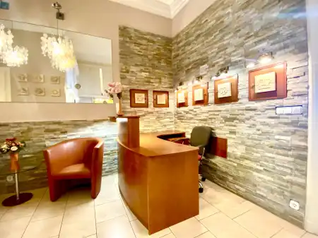 Kiadó tégla lakás, Budapest, VI. kerület 2+2 szoba 81 m² 450 E Ft/hó