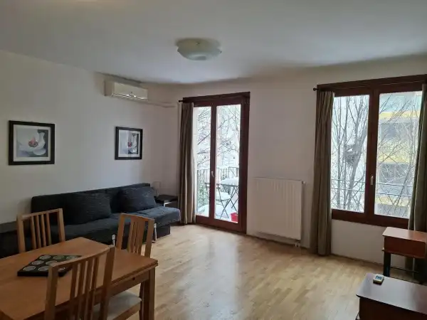 Kiadó tégla lakás, Budapest, VII. kerület 2 szoba 47 m² 350 E Ft/hó