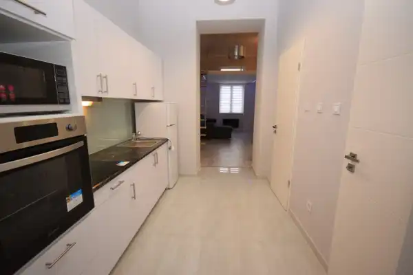 Kiadó tégla lakás, Budapest, VIII. kerület 1+1 szoba 47 m² 250 E Ft/hó