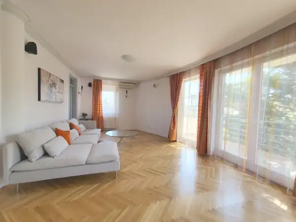 Kiadó tégla lakás, Budapest, XII. kerület 4 szoba 117 m² 889 E Ft/hó