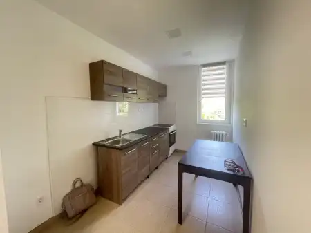Kiadó tégla lakás, Oroszlány 2 szoba 50 m² 145 E Ft/hó