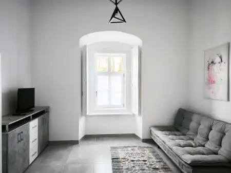 kiadó tégla lakás, Paks