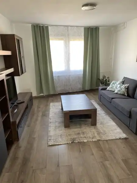 kiadó tégla lakás, Paks