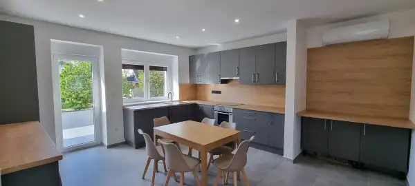 Kiadó tégla lakás, Paks 6 szoba 150 m² 500 E Ft/hó