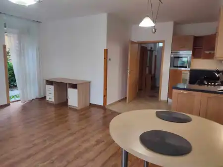 kiadó tégla lakás, Pécs