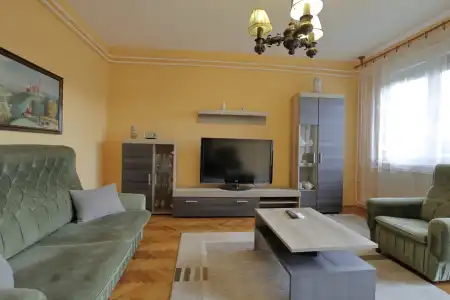 kiadó tégla lakás, Szeged