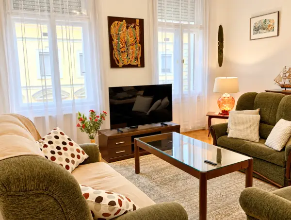 Kiadó tégla lakás, Szeged 3 szoba 100 m² 290 E Ft/hó